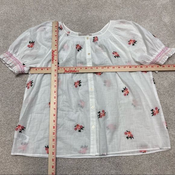 ***SOLD***LOFT Women's White Pink Floral Short Sleeve blouse - Picture 2 of 11